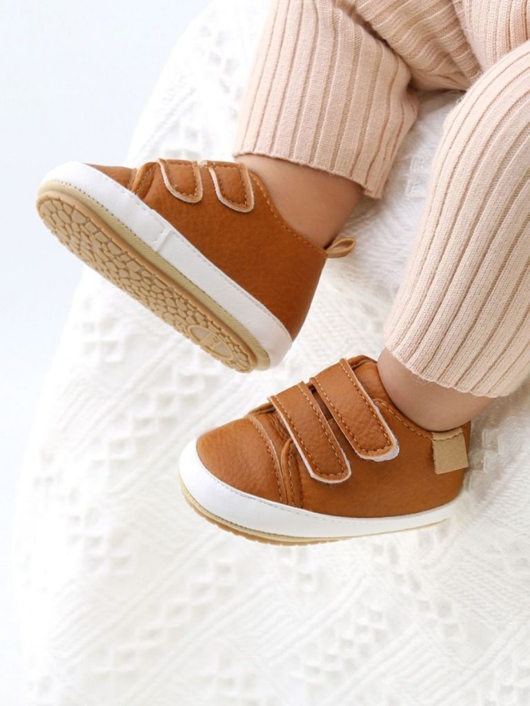 2 Pieces Baby Solid Color Velcro Shoes With Socks