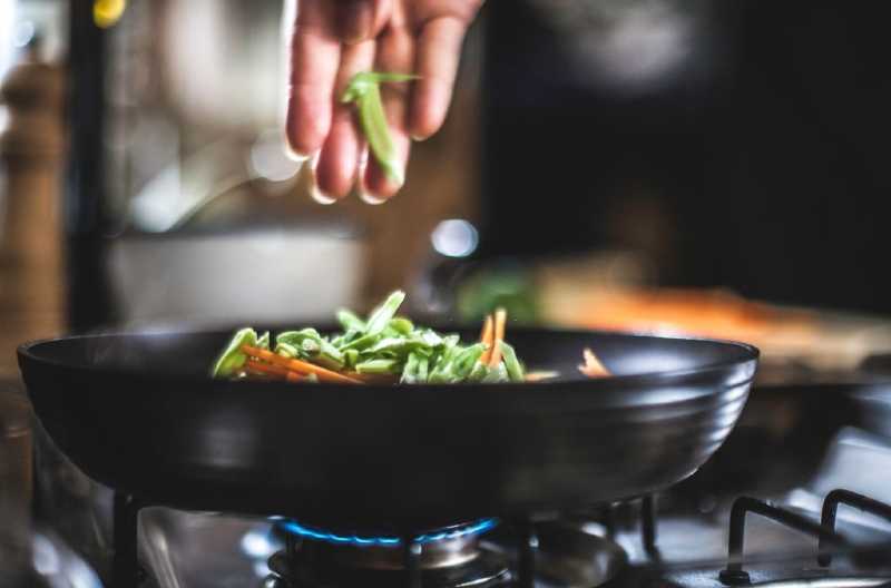 Best Ceramic Cookware Buying Guide