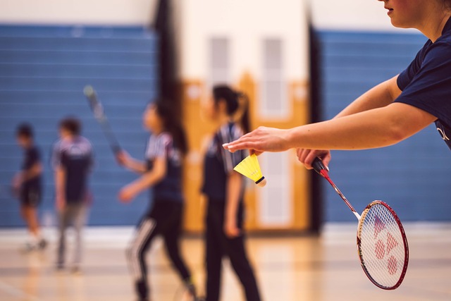 how to play badminton
