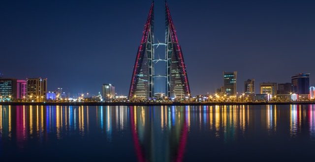An image of buildings in the night in Bahrain, read about exporting goods to Bahrain
