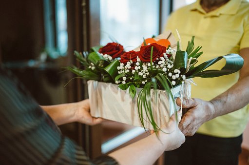 FLOWER-DELIVERY-SERVICES-UAE
