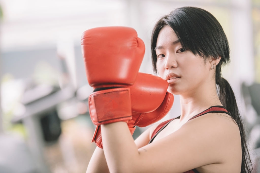girl-boxing-gloves