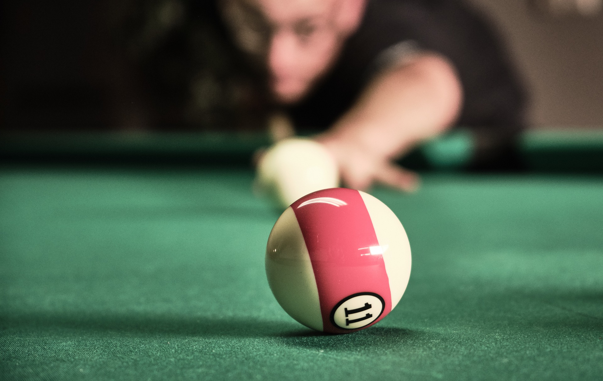 Significance of pool cue racks in Billiards